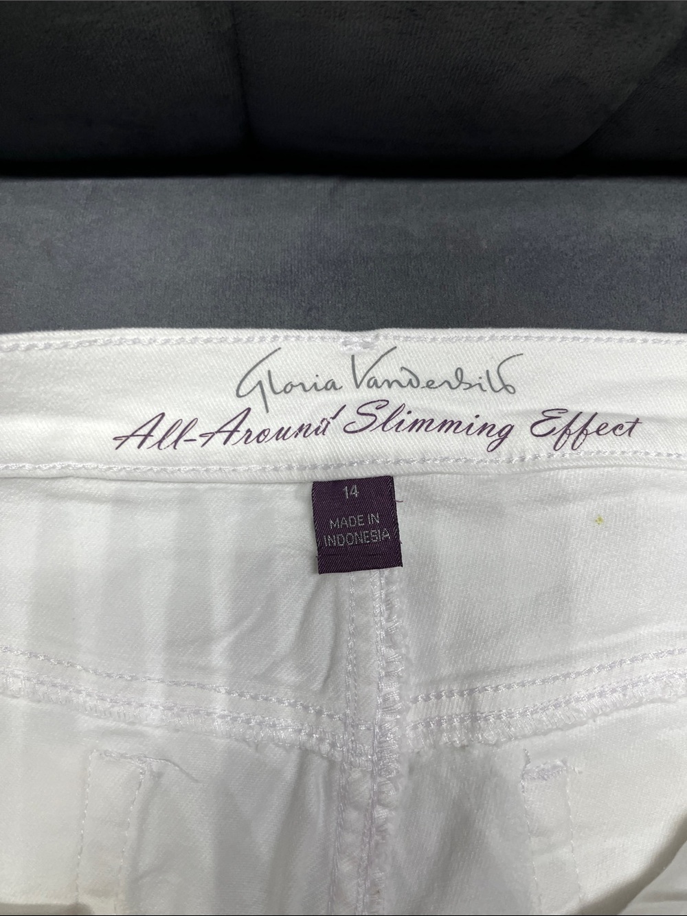 Gloria Vanderbilt White Women’s All-Around Slimming Jeggings